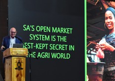 Jaco Oosthuizen, CEO of the RSA Group, who bought mandarins and chillies as a gift for delegates that morning at the Joburg Market, and filmed the process to illustrate how accessible the market is.